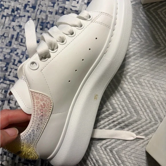 Alexander McQueen White Textured Sole Sneakers - Picture 3 of 4